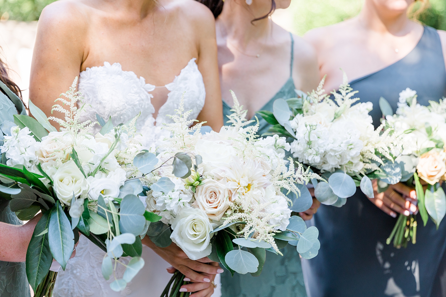 classic wedding bouquets